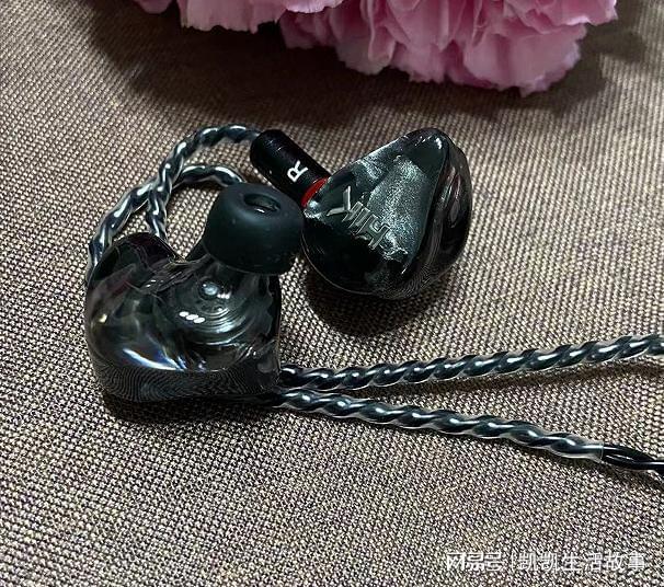 解析层次分明的有线耳机爱游戏平台声音动听细腻